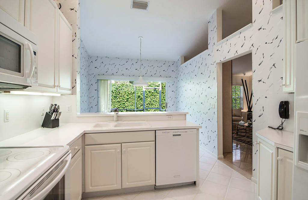 17251 Boca Club Boulevard, Unit 3 Boca Raton, FL 33487 - Photo 10 of 28 b-13