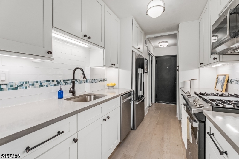 530 Valley Road, Unit 6P Montclair, NJ 07043 - Photo 14 of 22 Gallery Image 14