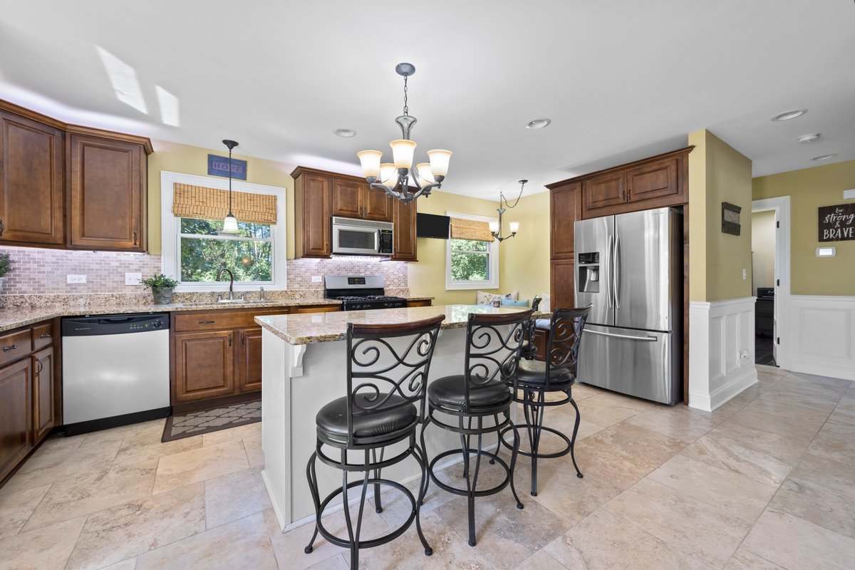 5N546 Myles Road St. Charles, IL 60175 - Photo 7 of 31 Gallery Image 7