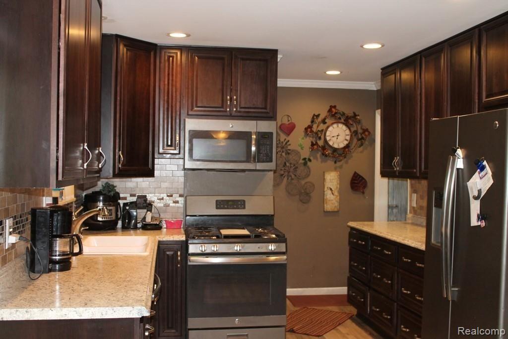 2727 Beck Road Howell, MI 48843 - Photo 3 of 29