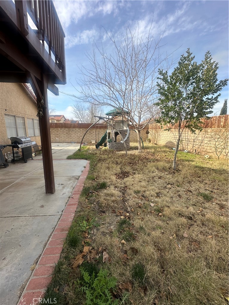 5147 Moonraker Road Palmdale, CA 93552 - Photo 19 of 21 a view of yard with tree