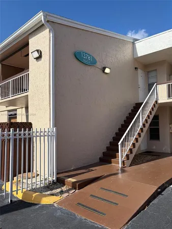a view of entryway with a front door