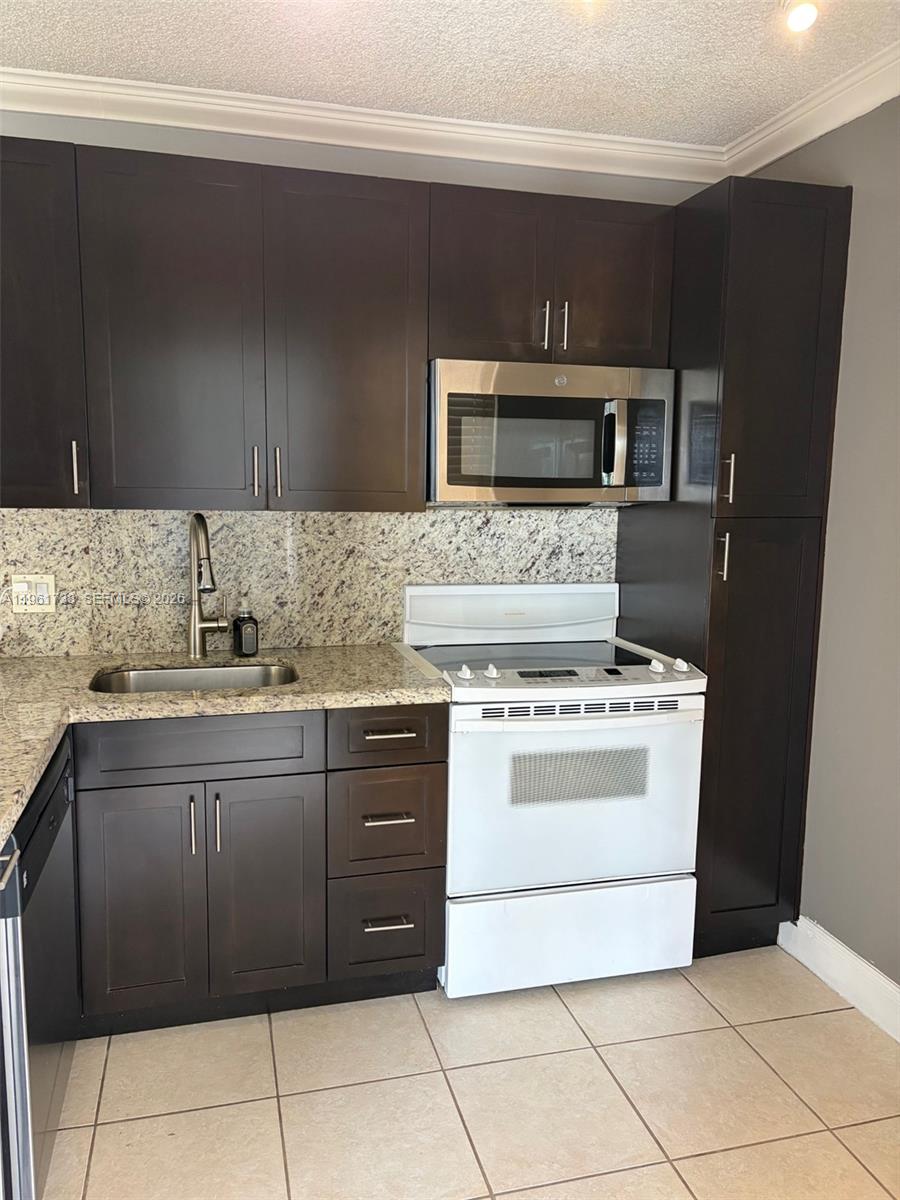 13781 Southwest 66th Street, Unit 129B Miami, FL 33183 - Photo 13 of 24