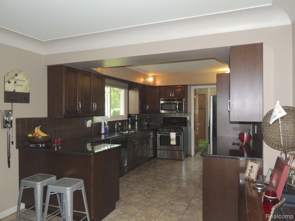 8664 Chicago Road Warren, MI 48093 - Photo 5 of 34 DSCN3738.jpg