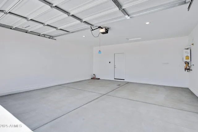 $2,000 | 30450 Sage Street, San Tan Valley, AZ 85143