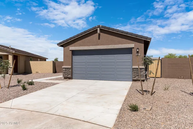 $2,000 | 30450 Sage Street, San Tan Valley, AZ 85143