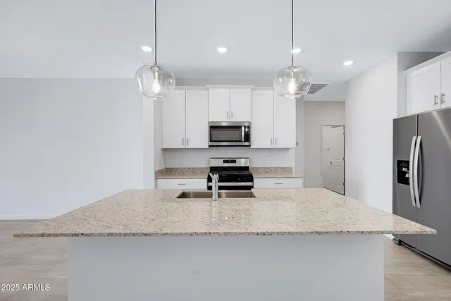 $2,000 | 30450 Sage Street, San Tan Valley, AZ 85143