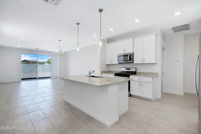 $2,000 | 30450 Sage Street, San Tan Valley, AZ 85143