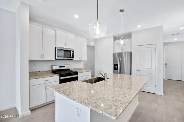 $2,000 | 30450 Sage Street, San Tan Valley, AZ 85143