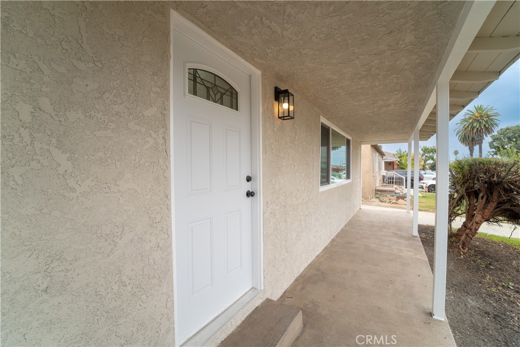 2204 West 153rd Street Compton, CA 90220 - Photo 4 of 21 a view of a car garage