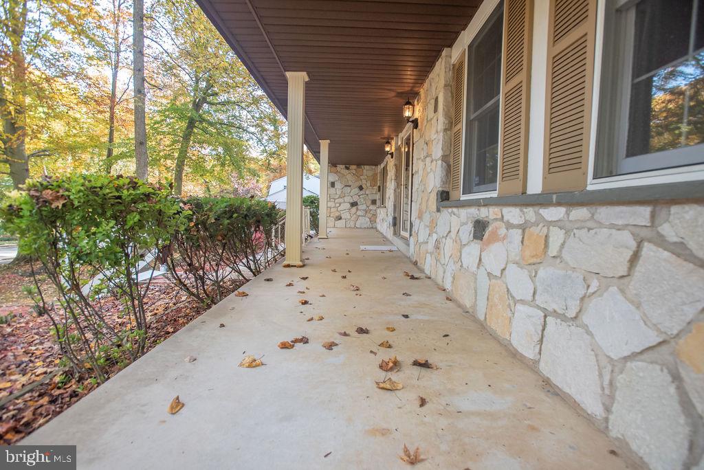 305 Dove Drive Newark, DE 19713 - Photo 2 of 37