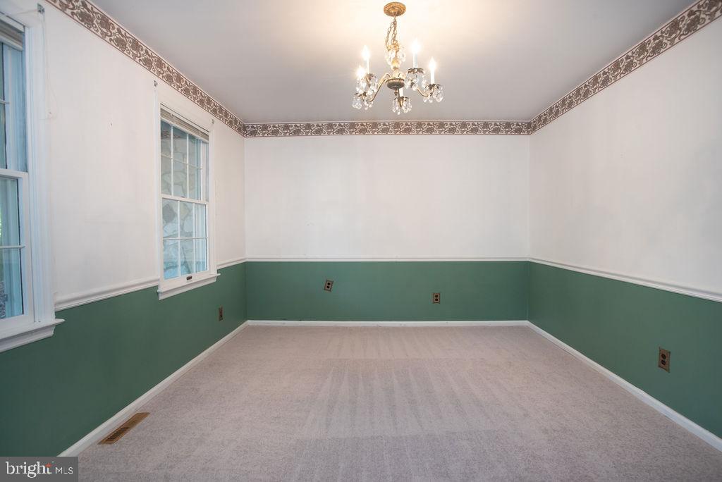 305 Dove Drive Newark, DE 19713 - Photo 5 of 37