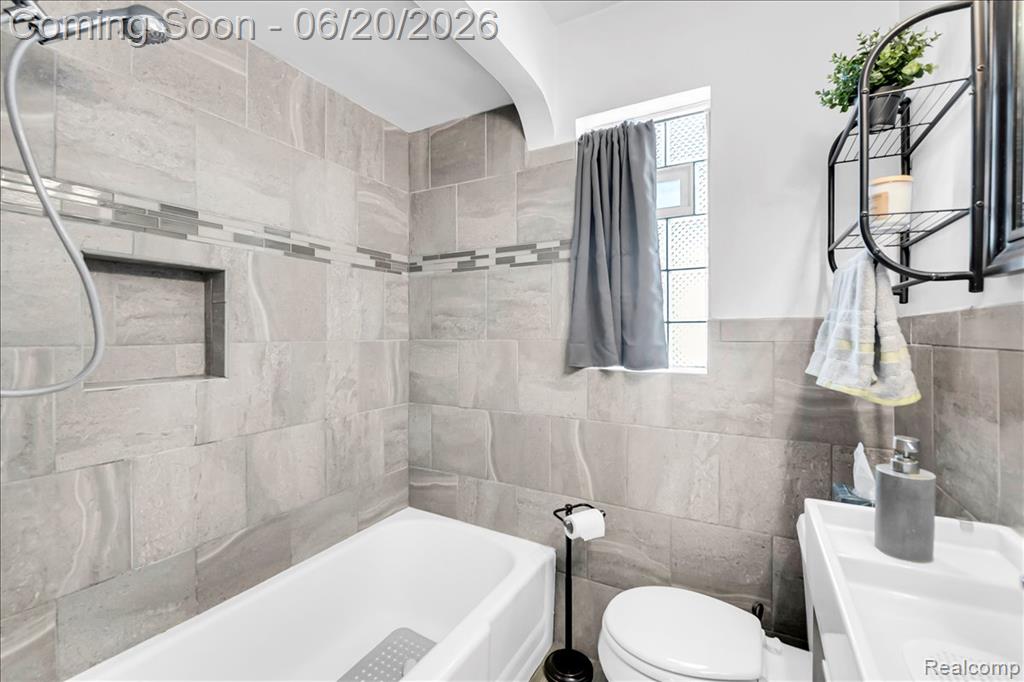 1009 Harvard Road Berkley, MI 48072 - Photo 17 of 44