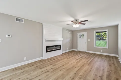 $319,400 | 326 Cardinal Crk Drive, Clarksville, TN 37040