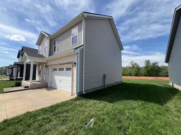 $319,400 | 326 Cardinal Crk Drive, Clarksville, TN 37040