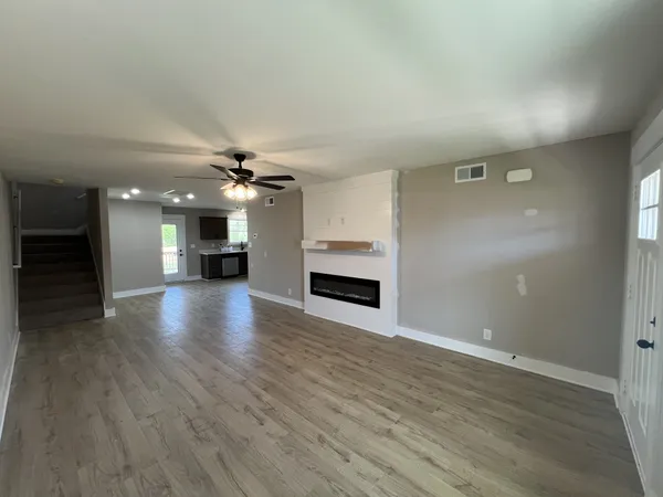 $319,400 | 326 Cardinal Crk Drive, Clarksville, TN 37040