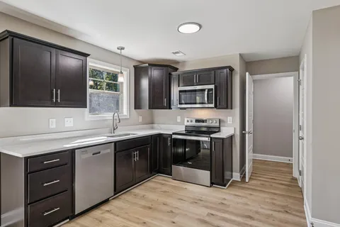 $319,400 | 326 Cardinal Crk Drive, Clarksville, TN 37040