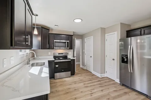 $319,400 | 326 Cardinal Crk Drive, Clarksville, TN 37040