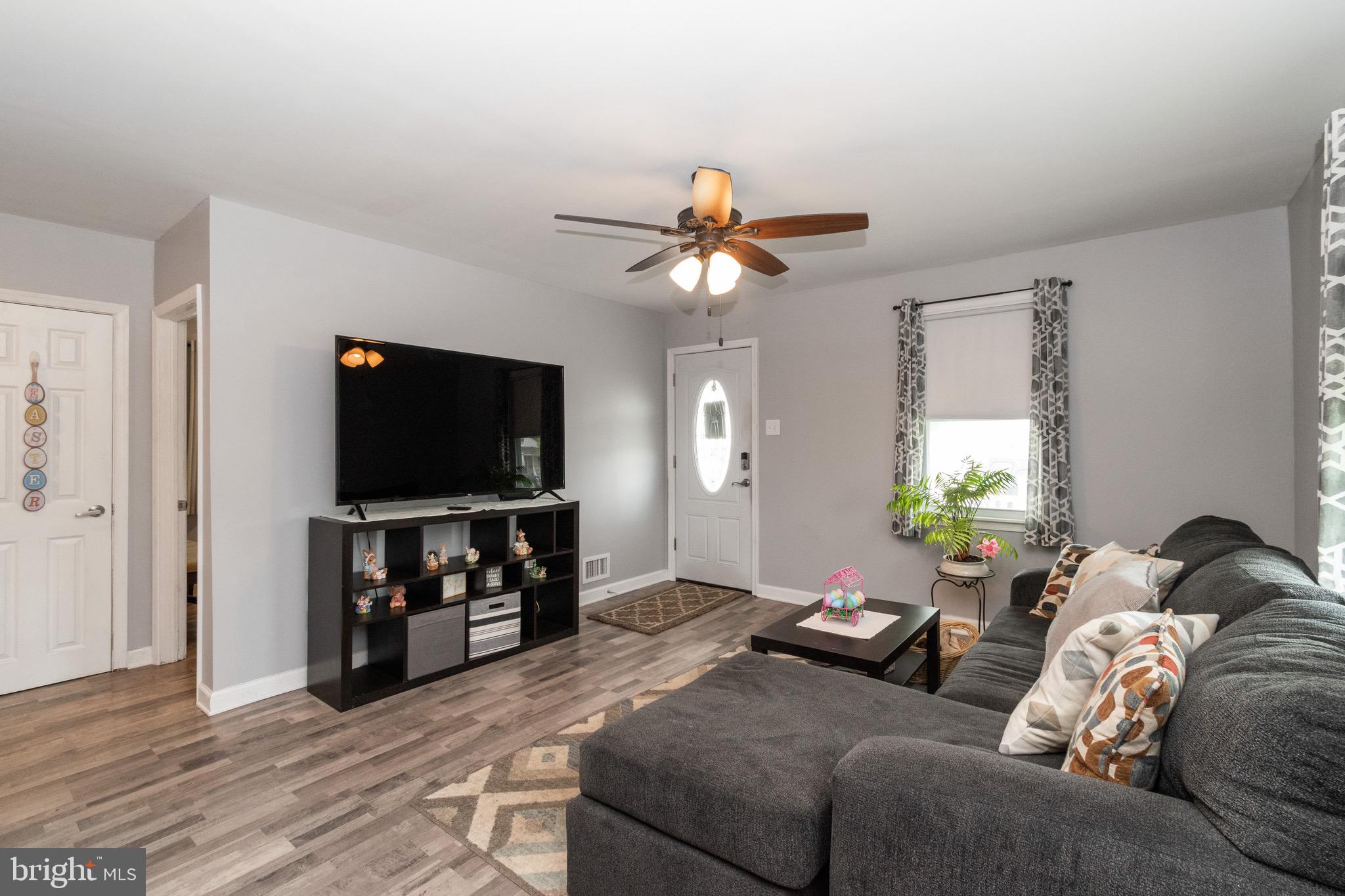 7603 Gum Road Dundalk, MD 21222 - Photo 6 of 31 Living Room Entry