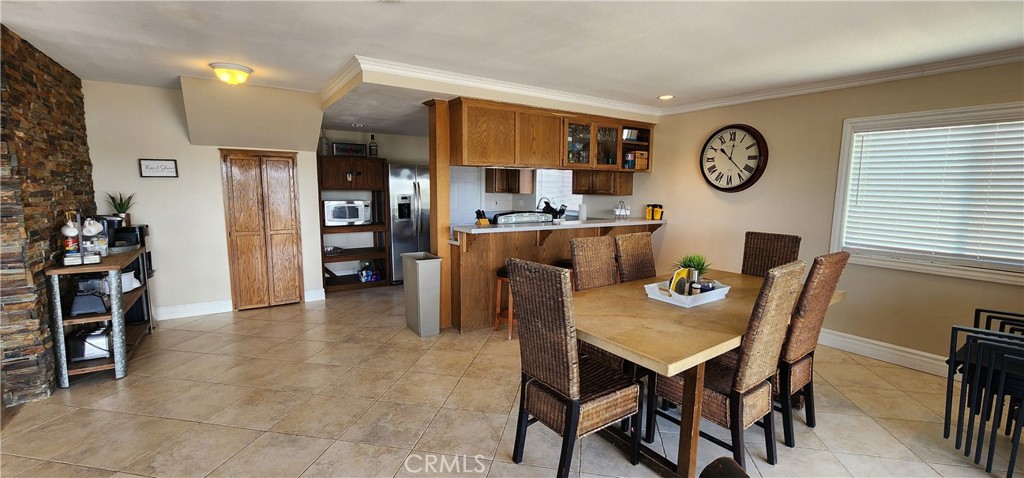 10 Rio Loco Blythe, CA 92225 - Photo 16 of 36 Dining area facing toward the coffee bar and kitchen