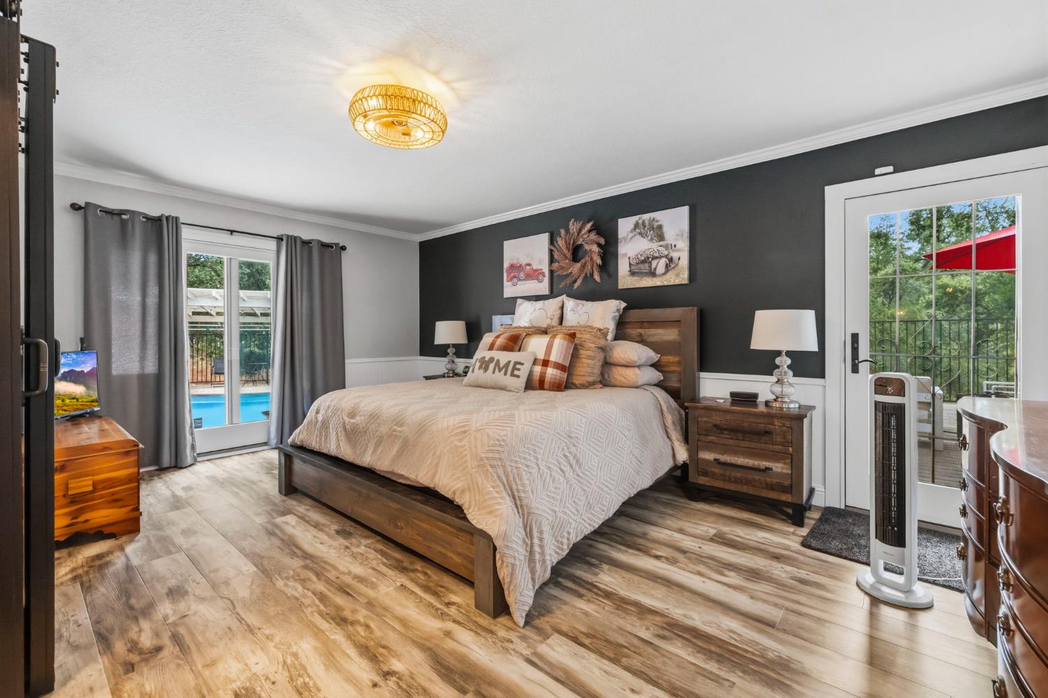 11460 Racetrack Road Sonora, CA 95370 - Photo 21 of 46 a bedroom with a bed and a large window