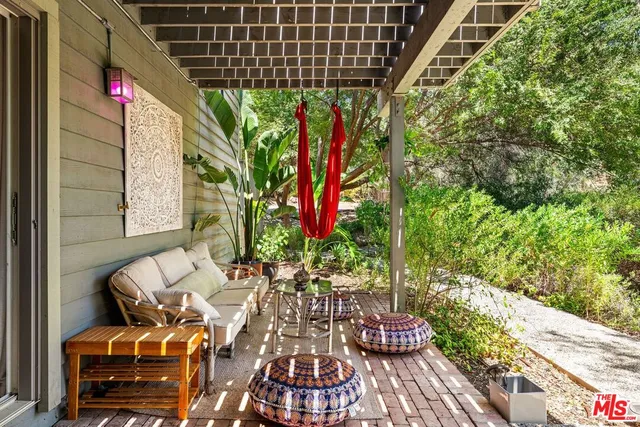 a view of a backyard with tree