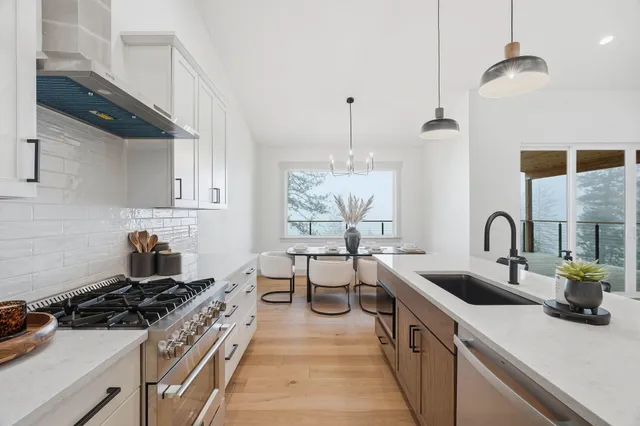 $779,000 | 6520 B Pne Rdg Way, Nine Mile Falls, WA 99026