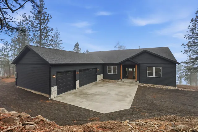 $779,000 | 6520 B Pne Rdg Way, Nine Mile Falls, WA 99026