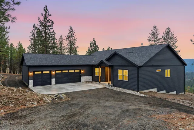 $779,000 | 6520 B Pne Rdg Way, Nine Mile Falls, WA 99026