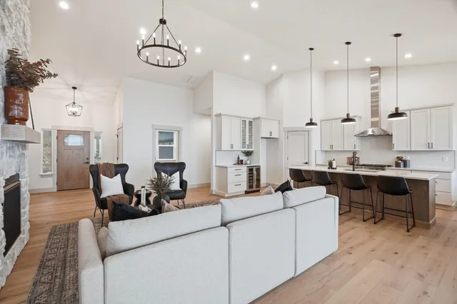 $779,000 | 6520 B Pne Rdg Way, Nine Mile Falls, WA 99026