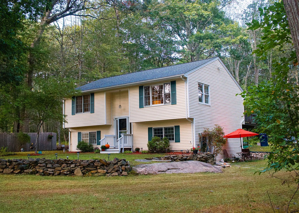 90 Red Maple Terrace North Kingstown, RI 02852 - Photo 2 of 22