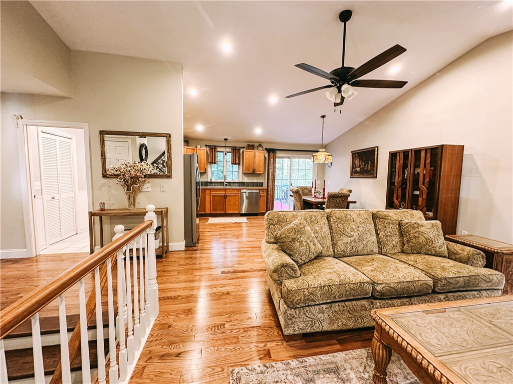 90 Red Maple Terrace North Kingstown, RI 02852 - Photo 4 of 22