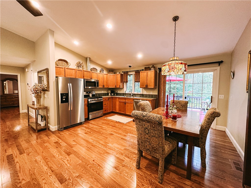 90 Red Maple Terrace North Kingstown, RI 02852 - Photo 5 of 22