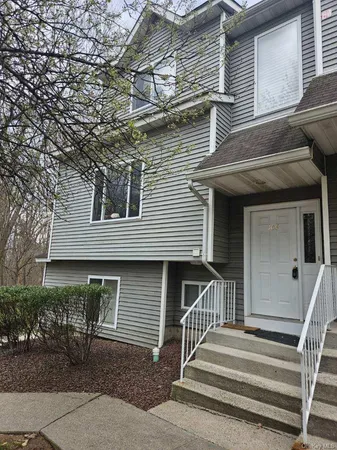 $3,150 | 106 Arlington Court, Bardonia, NY 10954