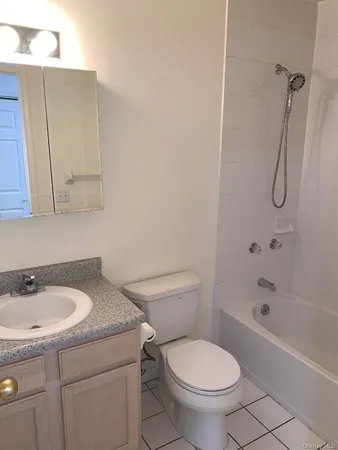 $3,150 | 106 Arlington Court, Bardonia, NY 10954