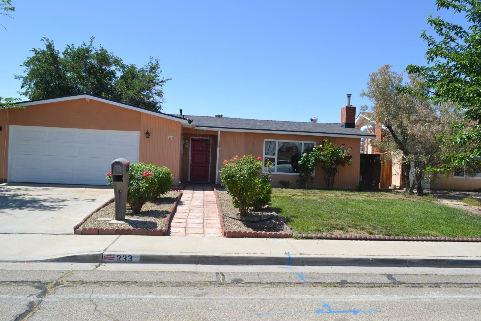 233 West St George Avenue Ridgecrest, CA 93555 - Photo 15 of 47 front view of a house with a yard