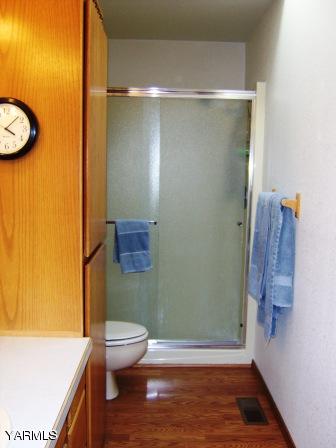 910 Thompson Road Cowiche, WA 98923 - Photo 9 of 28 a bathroom with a toilet and a shower