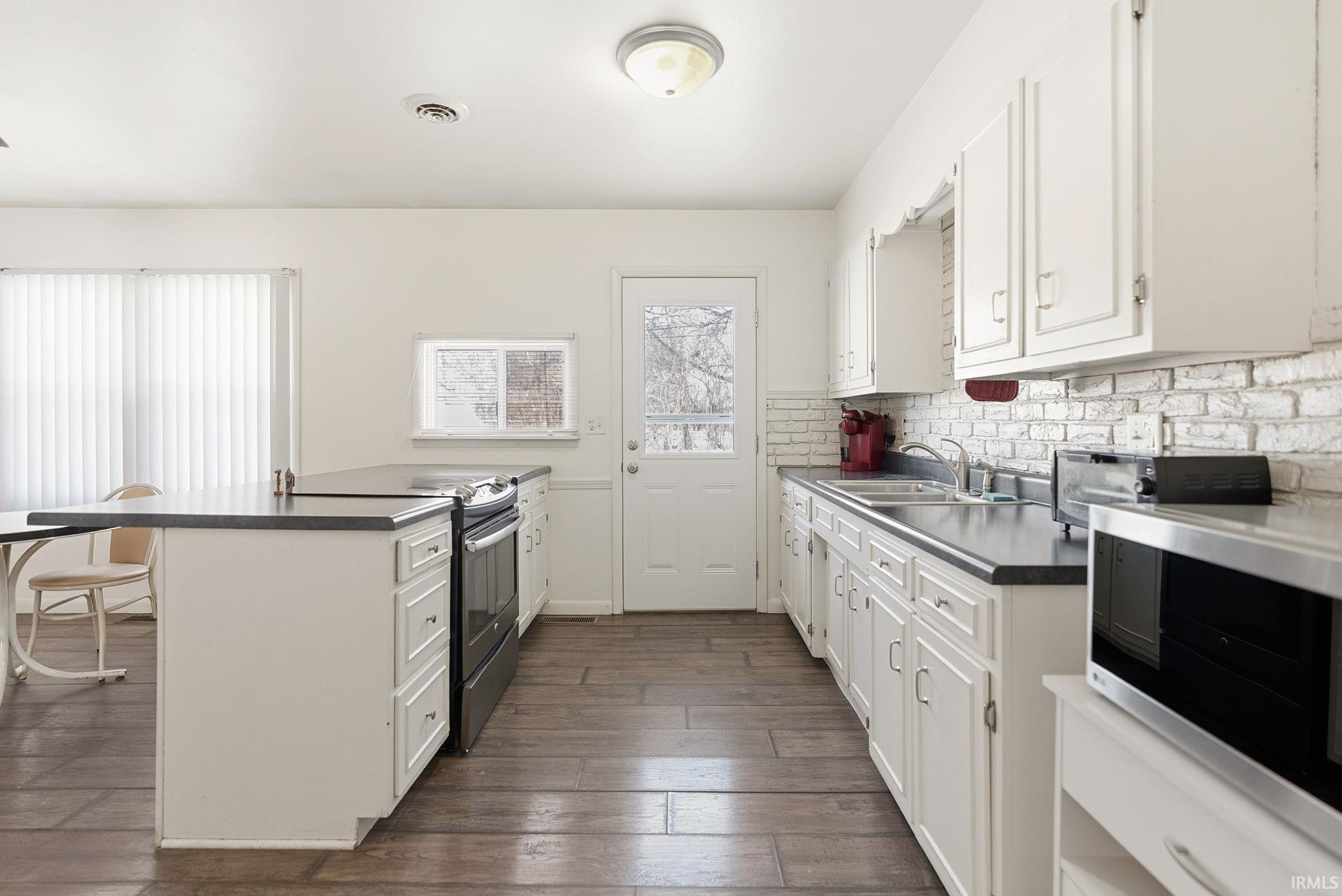 1039 Faurote Avenue Decatur, IN 46733 - Photo 8 of 28