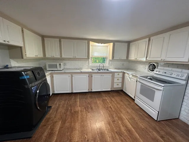 $2,550 | 2 Bow Street, Unit 2, Plainville, MA 02762