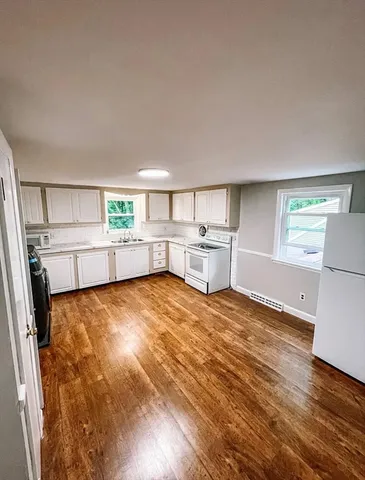 $2,550 | 2 Bow Street, Unit 2, Plainville, MA 02762