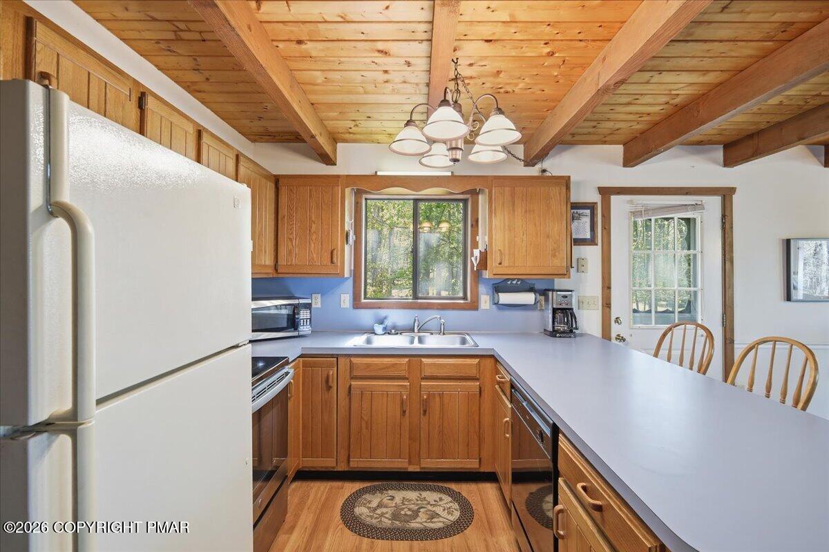 123 Lake In The Clouds Road Canadensis, PA 18325 - Photo 25 of 54 Kitchen