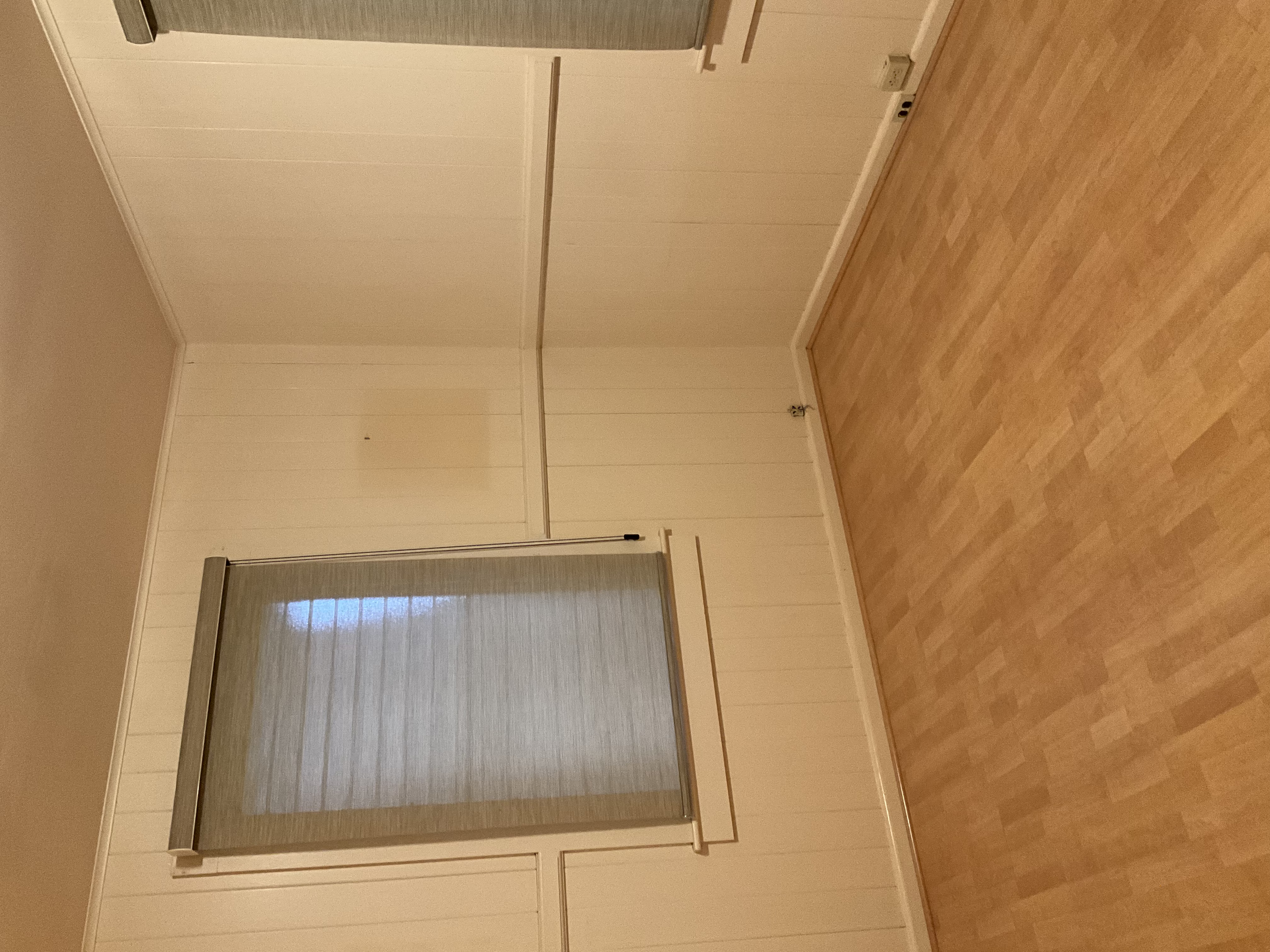 568 Kalanikoa Street, Unit 2 Hilo, HI 96720 - Photo 10 of 24 an empty room with a window