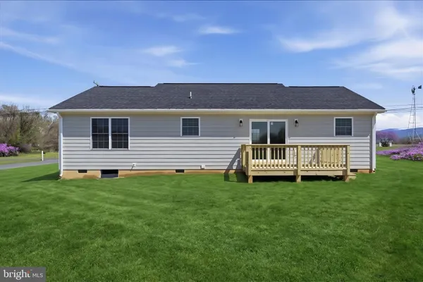 a view of house with garden