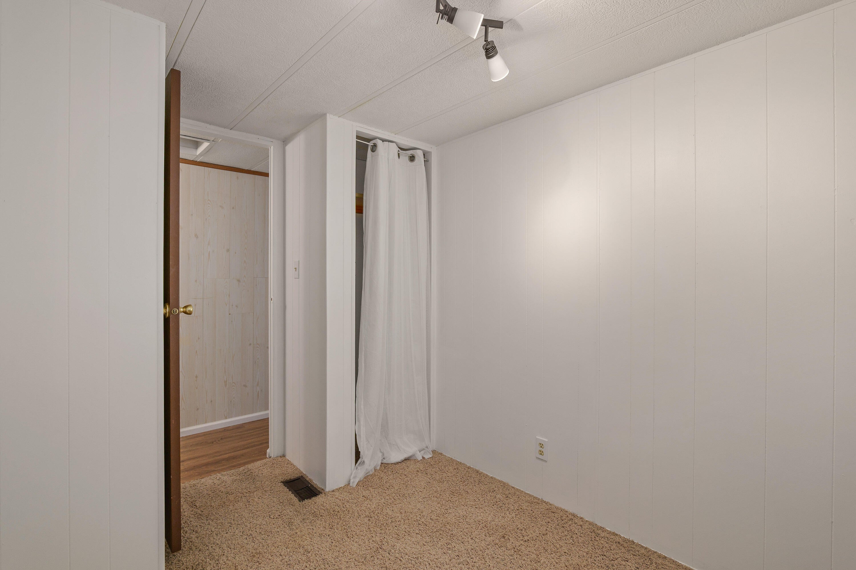 1241 Dowell Road, Unit 72 Grants Pass, OR 97527 - Photo 15 of 23 1241DowellRd#72-015