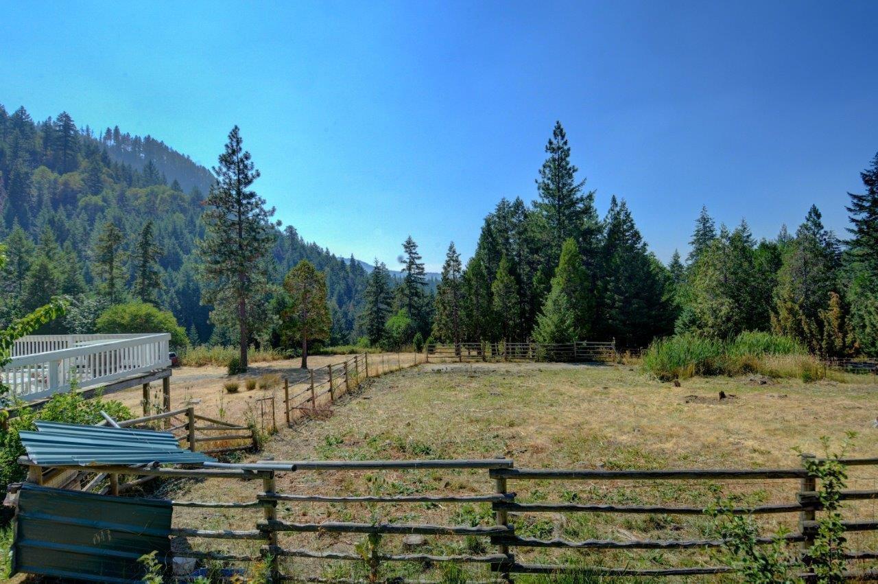 14717 East Antelope Road Eagle Point, OR 97524 - Photo 31 of 34 Fully Fenced area with shelter area