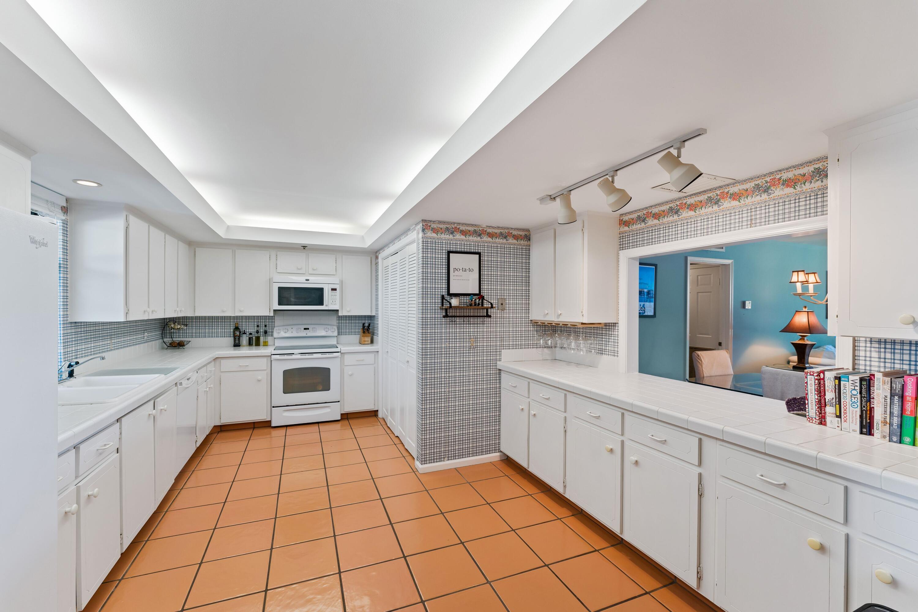 100 South Beach Road, Unit 202 Tequesta, FL 33469 - Photo 14 of 41 1A55D132-3A7B-439B-BE58-9412E97A71BF