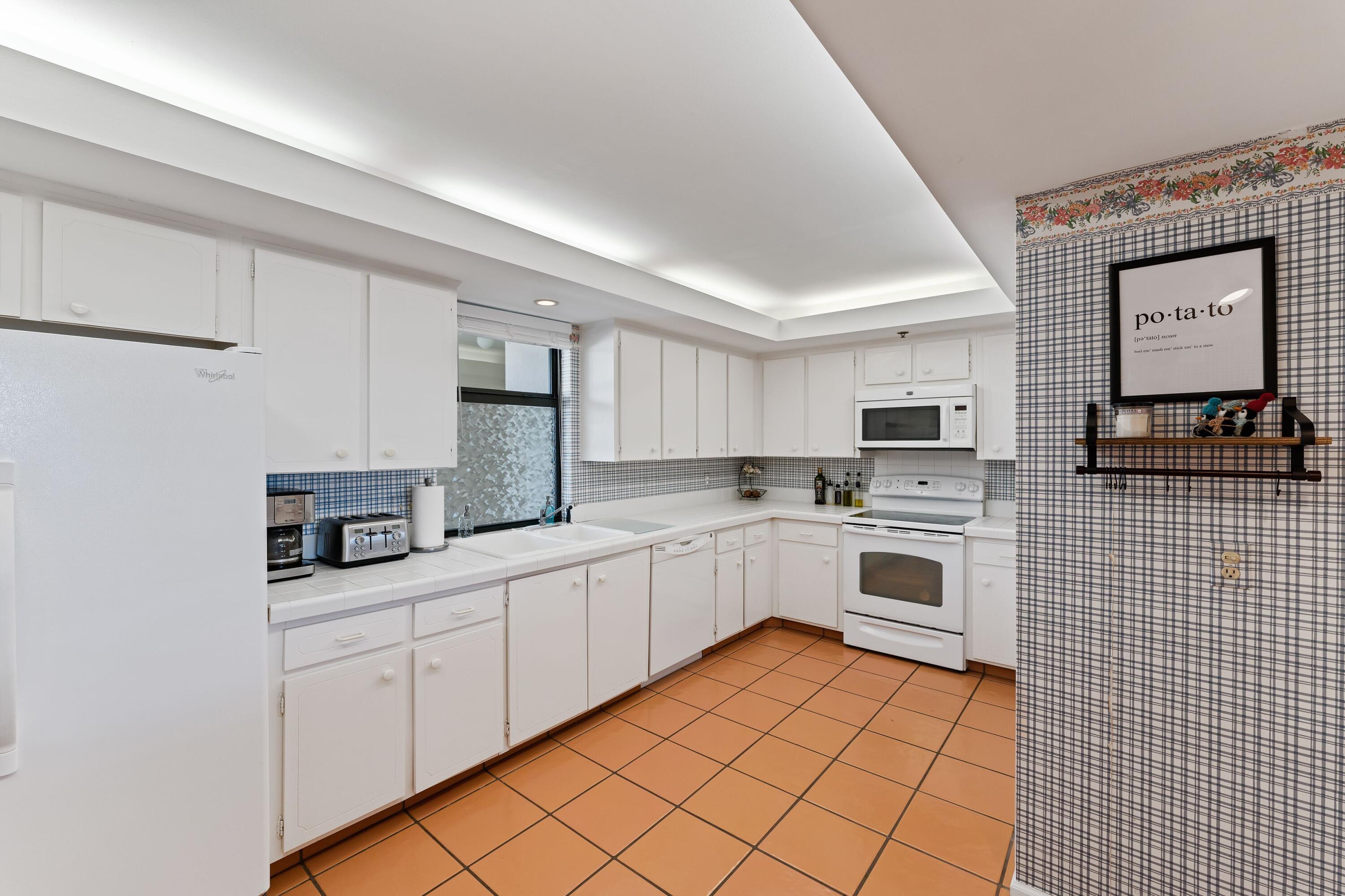 100 South Beach Road, Unit 202 Tequesta, FL 33469 - Photo 15 of 41 ACC450FD-0B31-47E1-84FE-90898ED98970