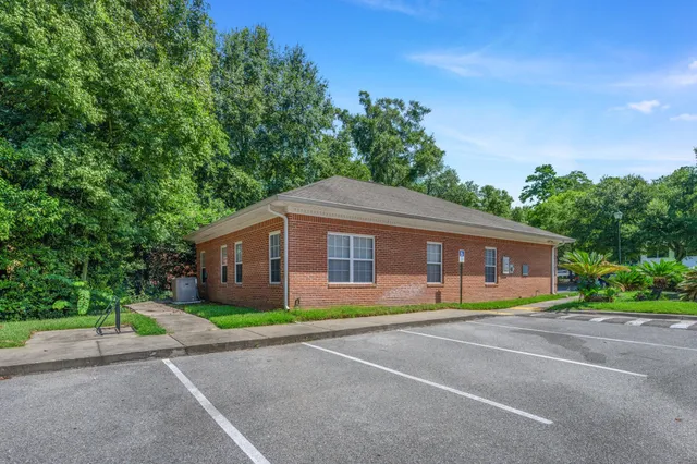 $3,500 | 1824 Miccosukee Commons Drive, Unit 1, Tallahassee, FL 32308