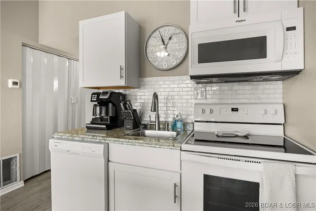 $129,900 | 163 Southwood Shores Place, Unit 3D, Lake Ozark, MO 65049