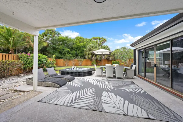 $895,000 | 2596 La Cristal Circle, Palm Beach Gardens, FL 33410